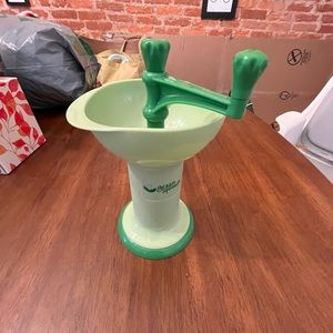 Green sprouts baby food grinder/mill
